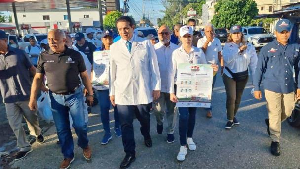 DiarioLibre's tweet photo. ⚕ | #SaludDL | Ministro de Salud: "Letalidad del dengue está en 0.04 %, aún es baja en comparación con el año pasado"
🔗https://t.co/TQLCa3x9jS
#DiarioLibre #MinistroDeSalud #Dengue #Salud #Prevención #SaludPública #Letalidad https://t.co/jxDDNTyJGu