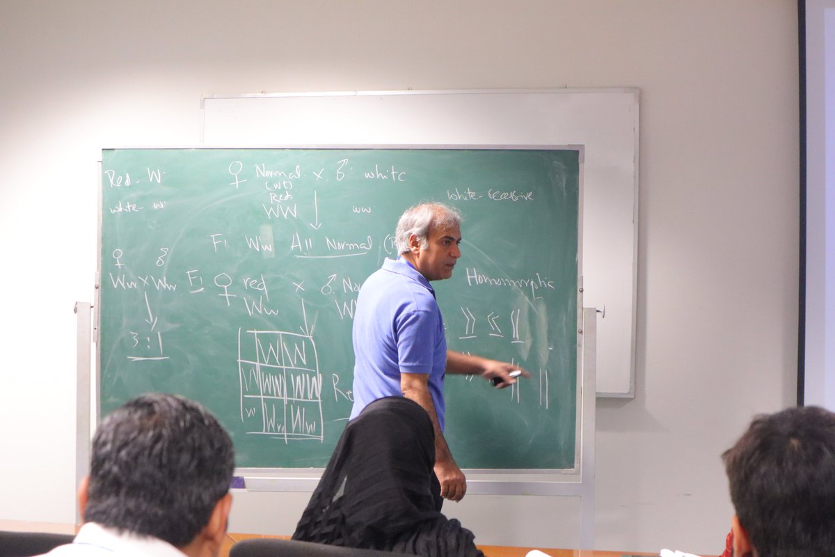lab_tariq's tweet photo. Highlights: @DrMohdTariq and @ShahzadZaigham teaching #HowtoteachGenetics workshop.
Dr. Tariq explaining work from Morgan lab that led to chromosomal theory of inheritance, sex chromosomes and sex linked inheritance using fruit flies. Students also saw white mutants in fly lab. https://t.co/OiJU0yFAkA