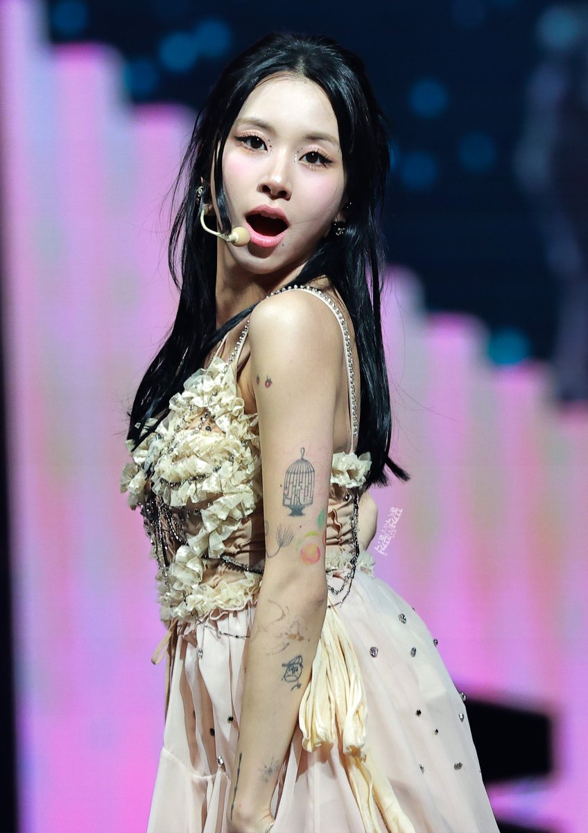 SCYDAILY's tweet photo. i love chaeyoung's tattoo combinations https://t.co/pRFL6LSts8