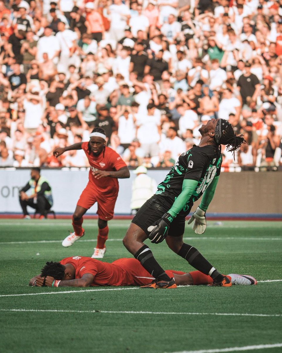 KSI's tweet image. Me and my sons