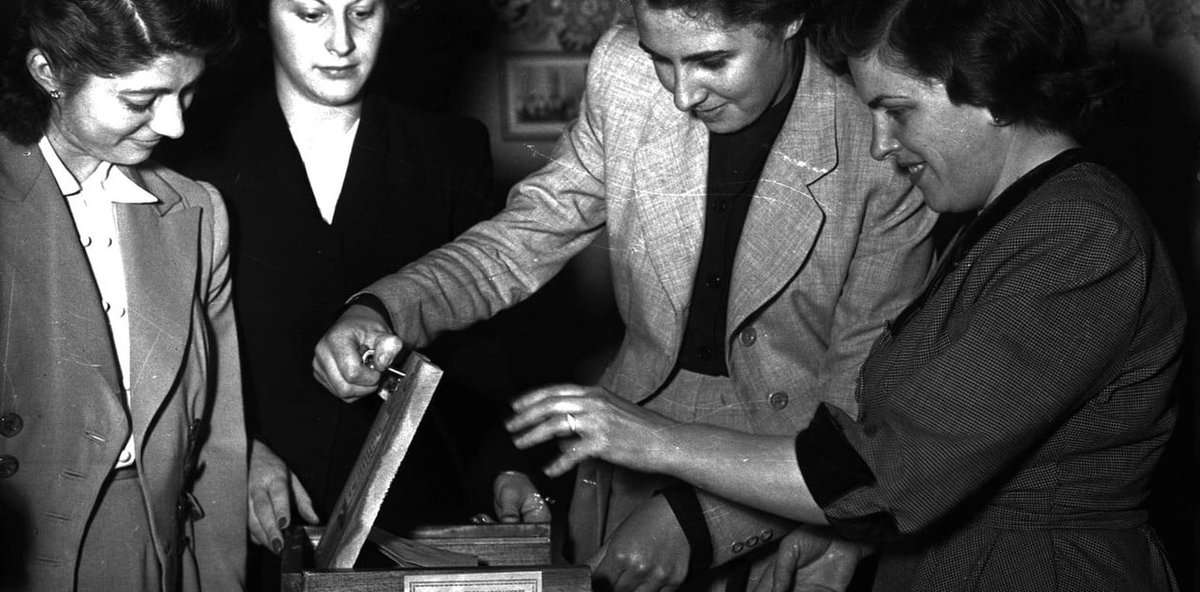NuevoEncuentro_'s tweet photo. 💜🇦🇷 9 de septiembre de 1947 | Sanción de la Ley de Sufragio Femenino.

Evita: "Recibo de manos del Gobierno de la Nación la ley que consagra nuestros derechos cívicos. Y la recibo con la certeza que lo hago en nombre y representación de todas las mujeres argentinas". https://t.co/dFofgvBuZY