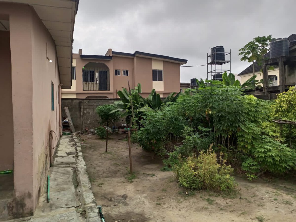 riab_properties's tweet photo. For Sale: 
Prime Property in New Oniba, Lagos State 

Property Overview:
- Location: Close to the palace of the New Oniba, Lagos State
- Type: Full plot with 2-bedroom and a room self-contained apartment, plus 5 shops
- Price: ₦45 million Naira
⏩️ https://t.co/xZgi2Tq5gz
