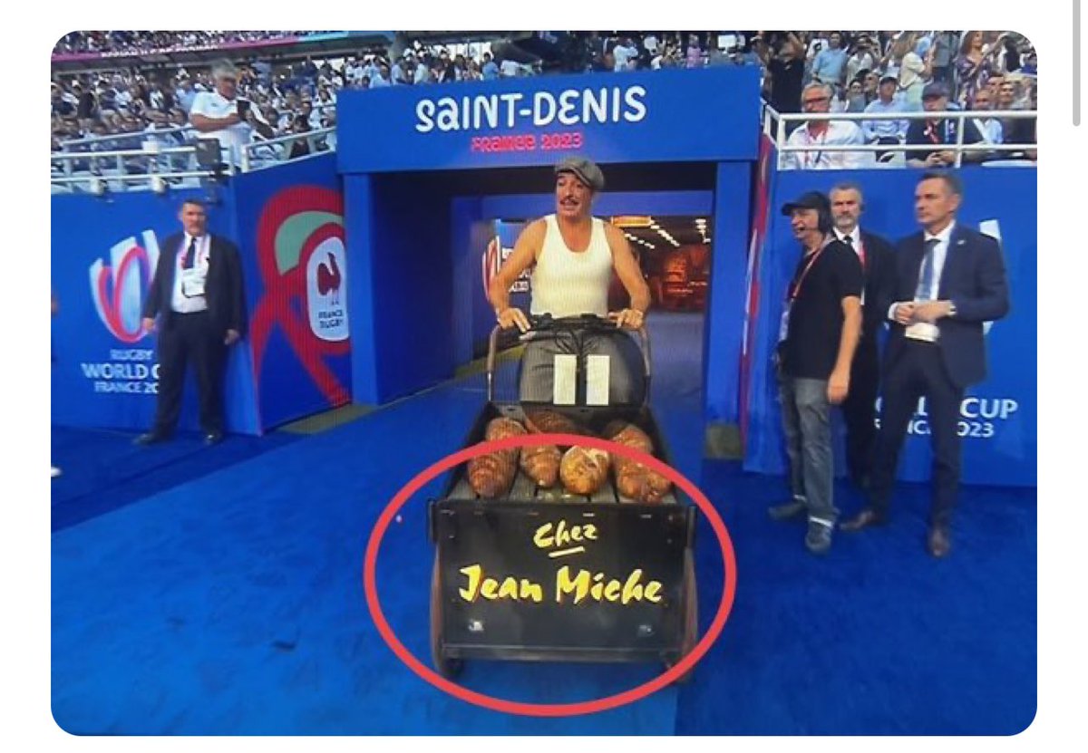 myriampalomba's tweet photo. Comme j’adore cette photo, je la remets, histoire de bien « emmerder » les macronistes ! Faites de même : ça les énerve !!!
#MacronDestitution #WorldCup2023 #FRANZL https://t.co/6lH0Lp2Ec2