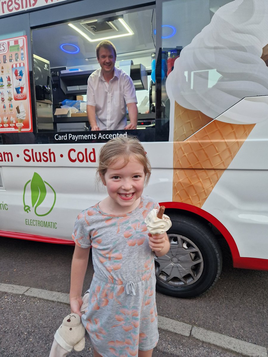 When your daughter is sitting outside in the hope that the Ice Cream van might turn up. 

So I thought I'd text him and ask. 

15 minutes later... 🤣 

🍦🍦🍦
