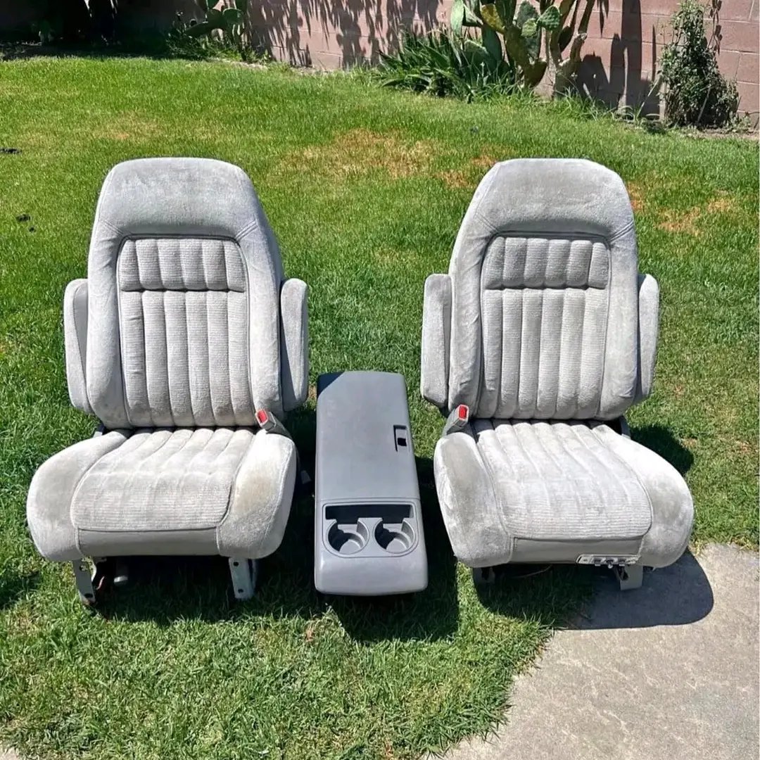 ObsPart's tweet image. chevy obs bucket seats with center console very clean and ready to be installed. 88-94 available for pickup and delivery
