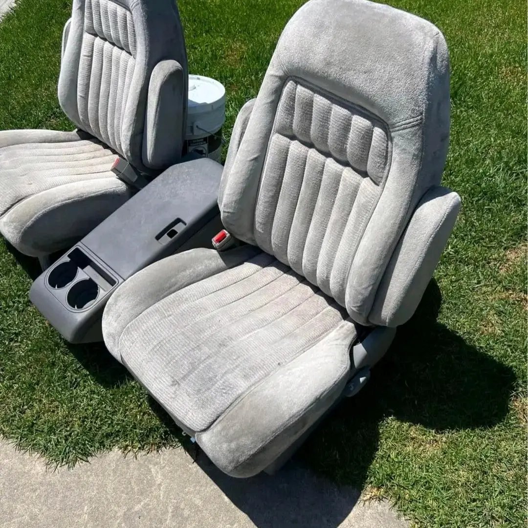 ObsPart's tweet image. chevy obs bucket seats with center console very clean and ready to be installed. 88-94 available for pickup and delivery
