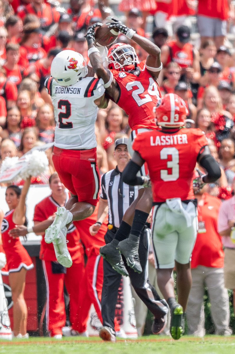 BobbyWilson1004's tweet photo. Malaki Starks is the best DB in CFB, period!!  Just a sophomore too, wow!  Right?!?!  

Photo credit to @KathrynSkeean https://t.co/gEJ3DbnF1K