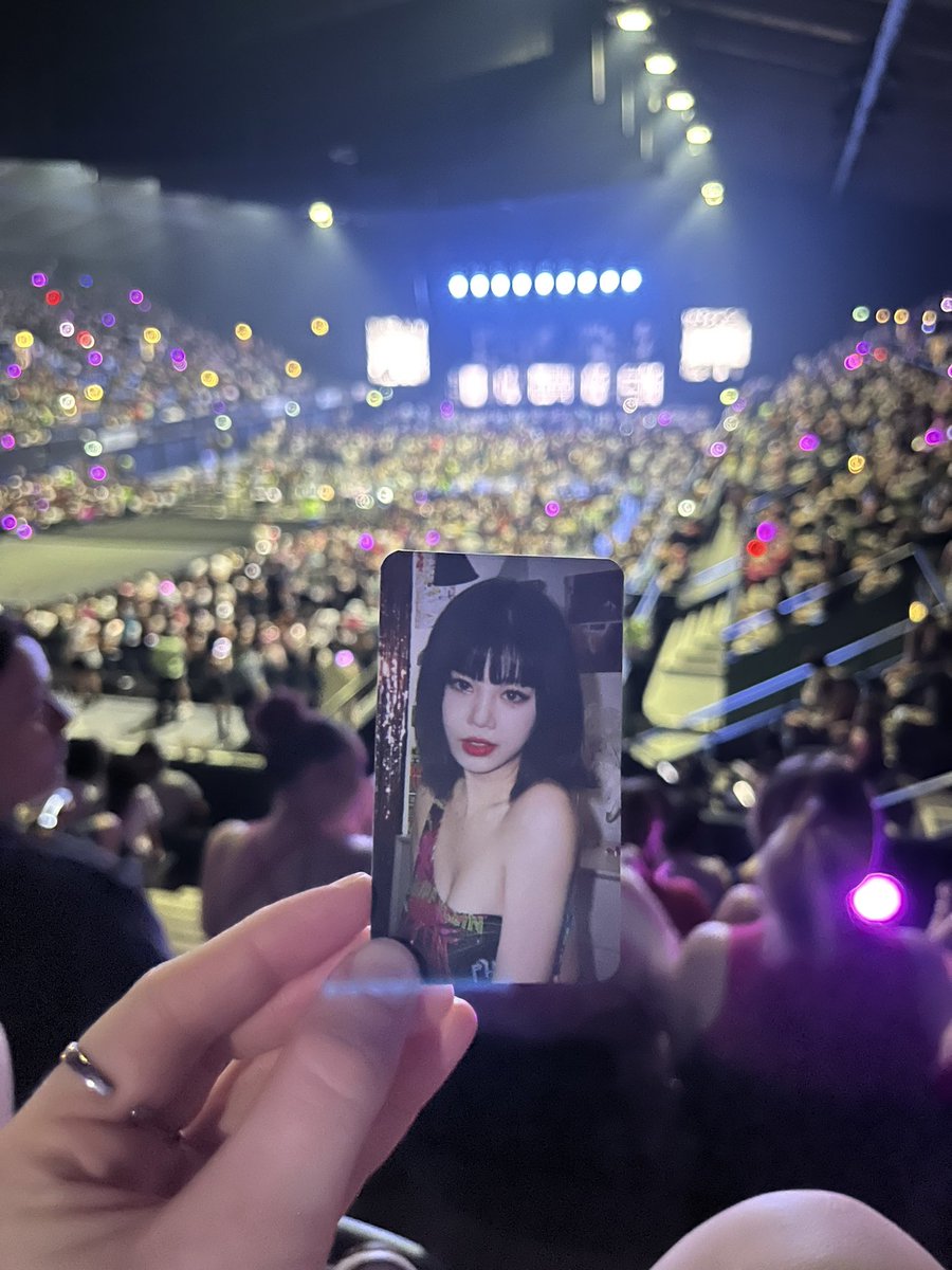 🚨🚨 Soojin spotted at Gidle concert in London 🍒                                       😭