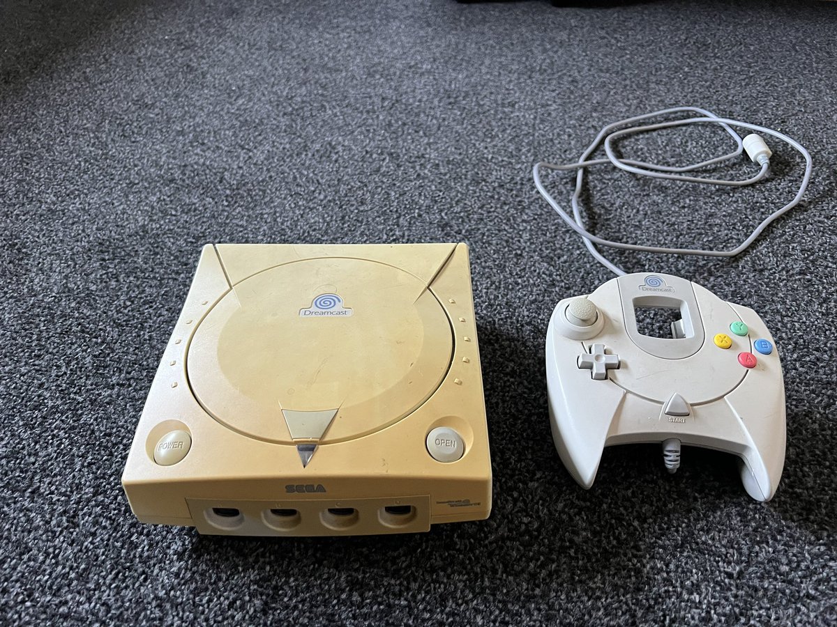 AeoncsUk's tweet photo. Bought a Dreamcast and restored it. One of my favourite consoles growing up! I am going to have to start buying more old consoles and restoring them! 

First time posting on Twitter in a while as well 😂 https://t.co/GxQcCsJbBs