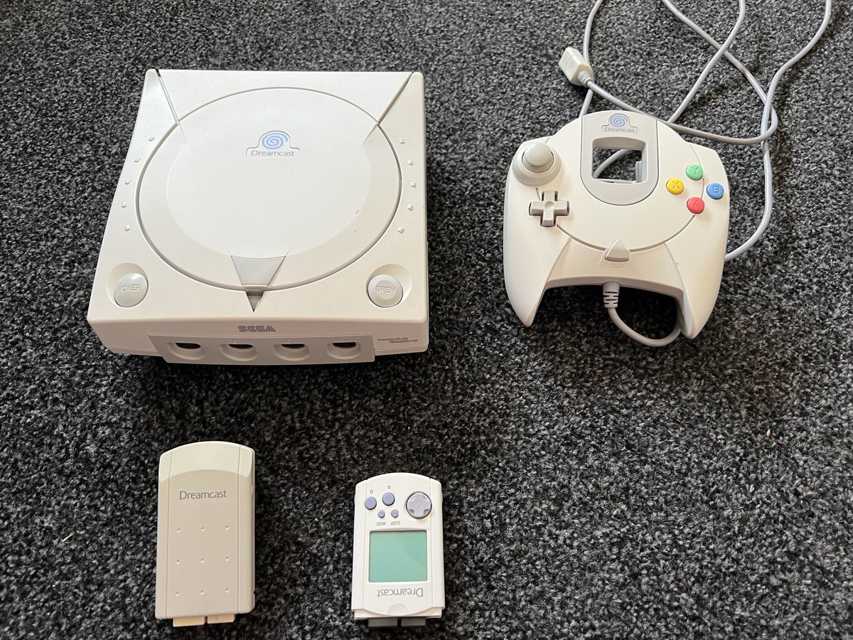 AeoncsUk's tweet photo. Bought a Dreamcast and restored it. One of my favourite consoles growing up! I am going to have to start buying more old consoles and restoring them! 

First time posting on Twitter in a while as well 😂 https://t.co/GxQcCsJbBs