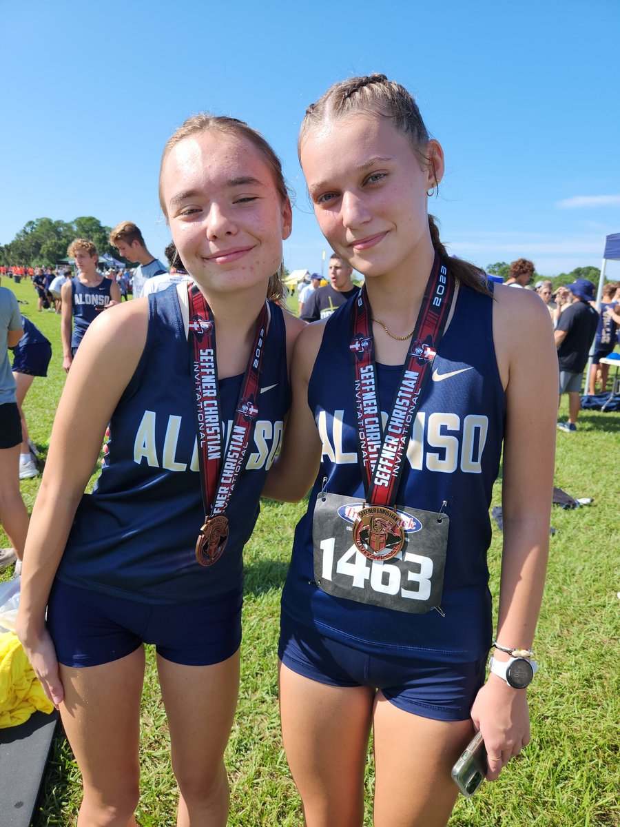 RavensXCTnF's tweet photo. Led by Preston Cooper (middle), our boys finished second overall in the Open Divison, and Isabella Quinlan (left) and Alex Howell come away with some individual bling as well. Pretty good Raven effort at Seffner Invite. #PlanetRaven https://t.co/9aOykAGvvg