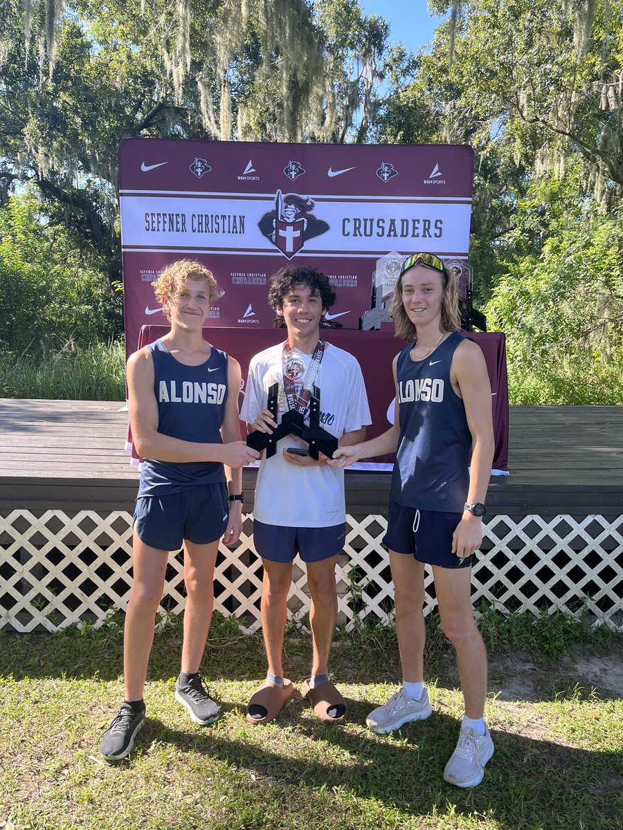 RavensXCTnF's tweet photo. Led by Preston Cooper (middle), our boys finished second overall in the Open Divison, and Isabella Quinlan (left) and Alex Howell come away with some individual bling as well. Pretty good Raven effort at Seffner Invite. #PlanetRaven https://t.co/9aOykAGvvg