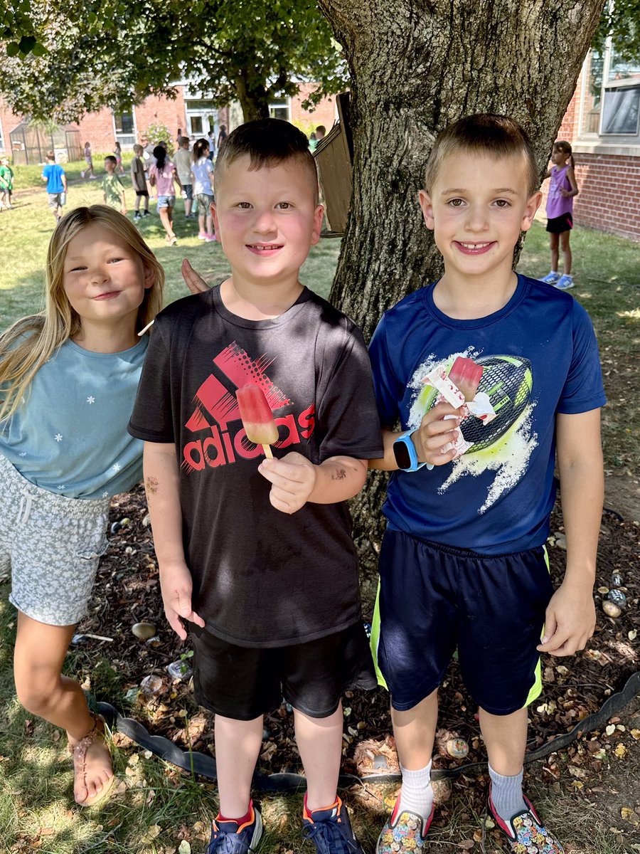 PowderMillRocks's tweet photo. Sweet treats on a hot day! Thank you PAWS PTO! #powdermillrocks https://t.co/tXsUu2lbUZ