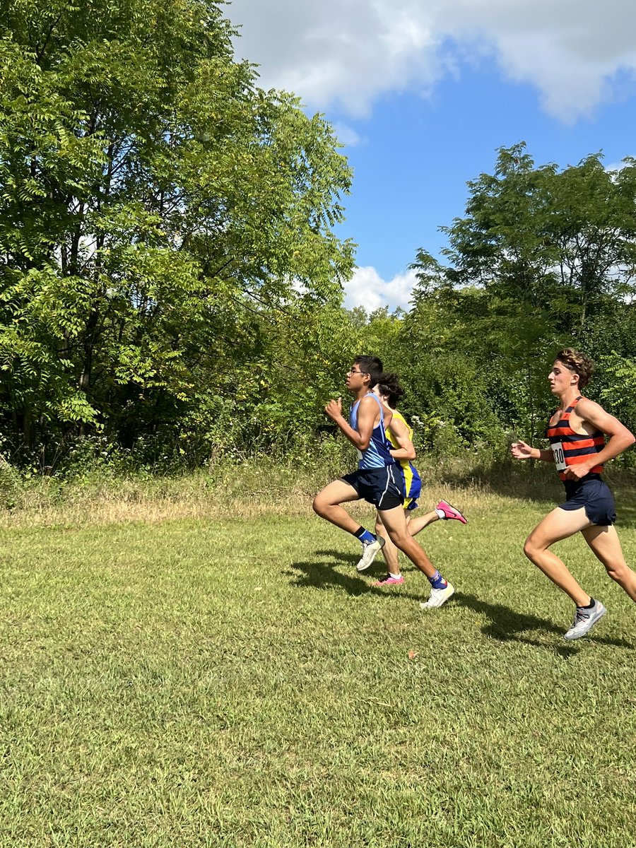 ReavisBoysXC's tweet photo. So proud of the boys! Freshman Santiago Chavez finished 20th in the varsity race with a PR of 16:58. More PR’s from Varsity were Leandro Barajas 17:33, Laith Yasin 17:49, Abraham Medina 18:14, and Moises Loeza 18:26. In F/S, Kaleb Rodriguez got a PR of 22:16🐏🏃‍♂️ https://t.co/cyBRquy8nU