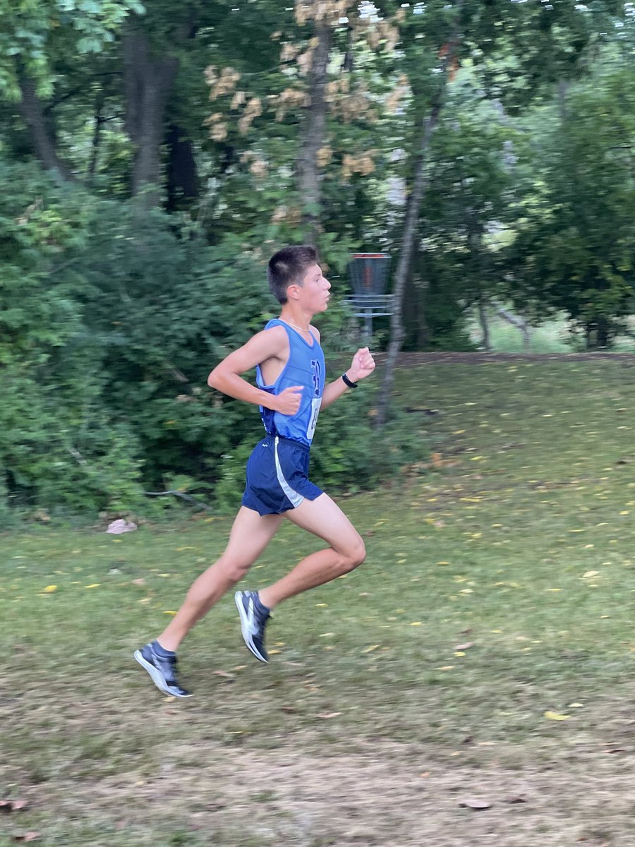 ReavisBoysXC's tweet photo. So proud of the boys! Freshman Santiago Chavez finished 20th in the varsity race with a PR of 16:58. More PR’s from Varsity were Leandro Barajas 17:33, Laith Yasin 17:49, Abraham Medina 18:14, and Moises Loeza 18:26. In F/S, Kaleb Rodriguez got a PR of 22:16🐏🏃‍♂️ https://t.co/cyBRquy8nU