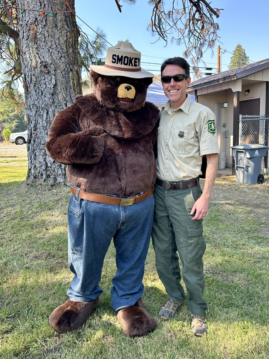 mattmcgrathaz's tweet image. Ran into an old friend at Seiad Valley Fire Department’s Seiad Day #happycampcomplex @Klamath_NF