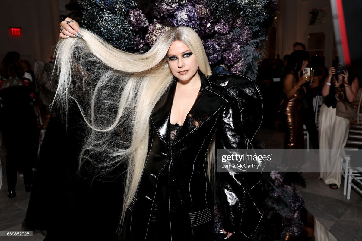 #ChristianSiriano You fused together fashion and music seamlessly. Working with you before the event was so easy and the intention you put into every detail was not missed. 🖤

#AvrilLavigne #NewYorkFashionWeek #FashionWeek #NYFW #Kesha #JanetJackson