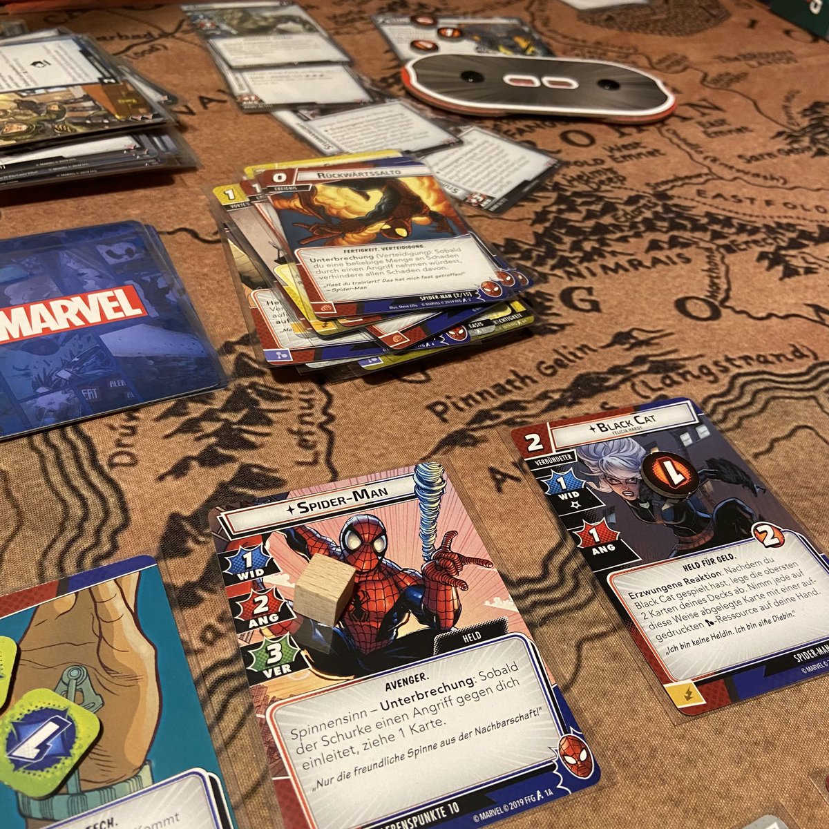 ZACK! BÄNG! POFF! In meiner allererstigsten Partie besiegt Spiderman den Bösewicht Rhino! Das hat Spaß gemacht. Weiter geht’s!! #MarvelChampions #brettspiele