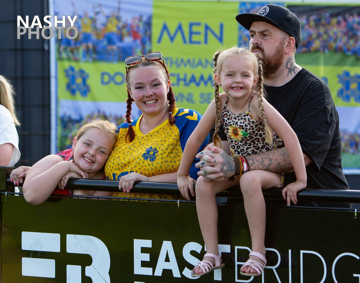 Nashyphoto's tweet image. It was good to see those who came out in the heat to support the Tags got some reward and were smiling at the end.