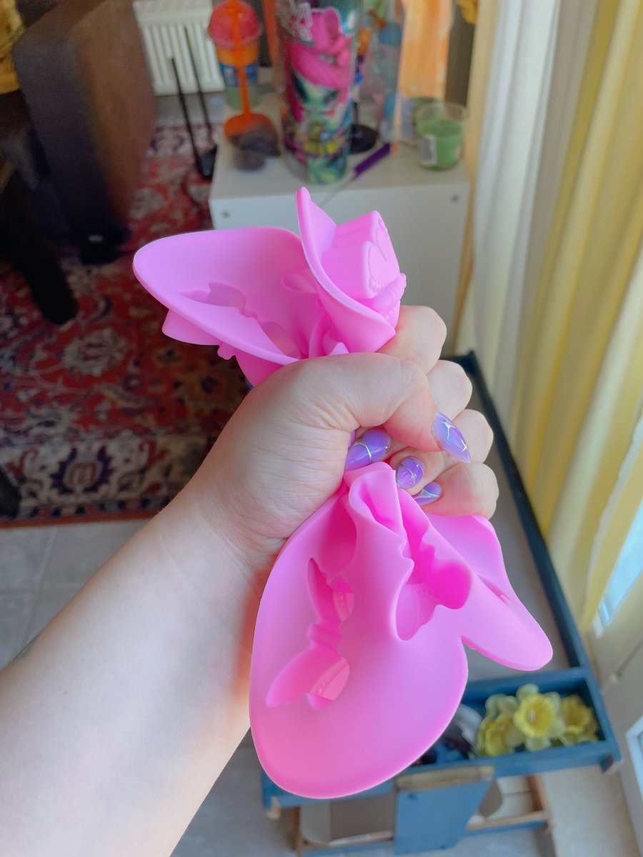 womenpostingws's tweet image. the grip 😭