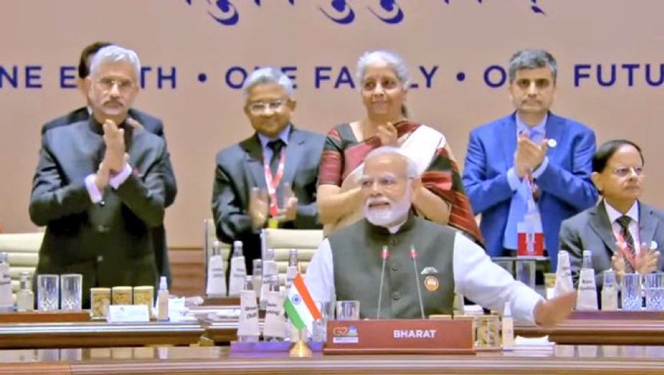 HarshBrhs's tweet photo. 🇮🇳 Bharat's G20 presidency made significant strides:

1⃣ African Union admission, G20 now G21
2⃣ Consensus on Ukraine War
3⃣ Full consensus on the Delhi Declaration
4⃣ Bharat-Middle East-Europe Economic Corridor
5⃣ Global Biofuels Alliance

🇮🇳

#G20Dinner #G20Bharat2023 #Modi https://t.co/94vZgR0vbY