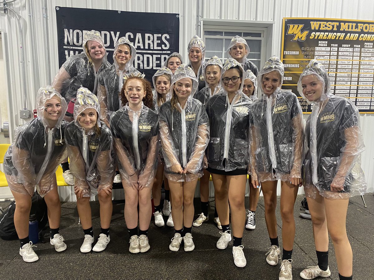Thank you to all the youth cheerleaders that came out last night through the rain and game delay to cheer with the varsity cheerleaders on the sidelines! We loved having you! 💛📣🖤 #hometownpride
