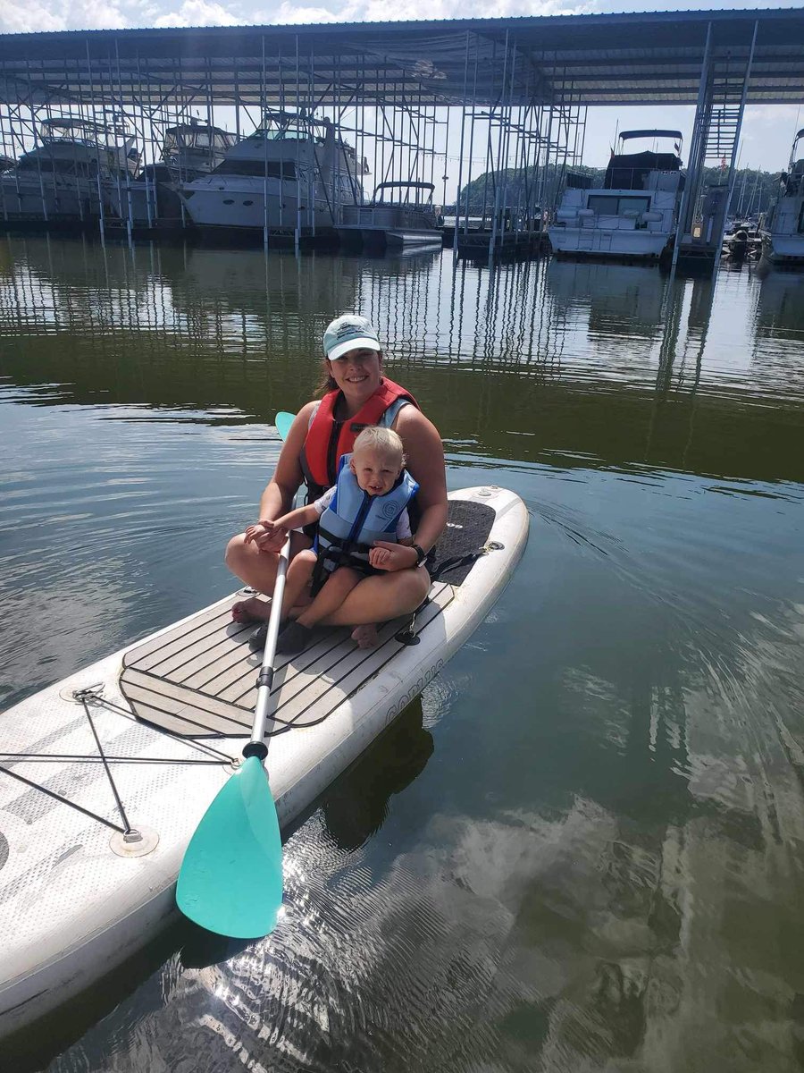 haleyburchett7's tweet image. Pickin on a Soldiers Heart concert (on water for us) and kayaking with Owen this morning. #23weekspregnant #laketherapy