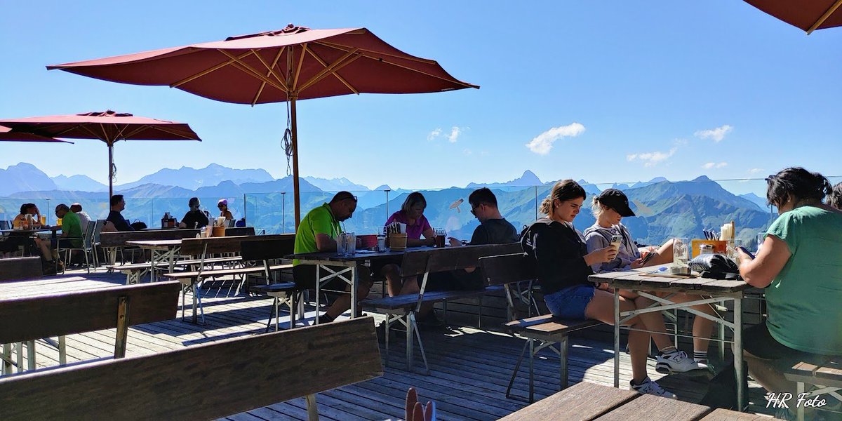 HeikeRings1's tweet photo. Diese Woche aufm Berg..... die Leute sitzen  vor der schönsten Aussicht und  gucken nicht hin! Ich begreife es nicht🙄😔 https://t.co/Hvoaxz4a3p