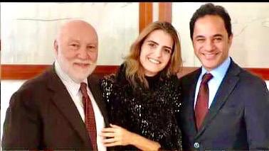 marcoalagee's tweet photo. Generoso, prefaciou meu livro "O mundo pode ser melhor", certamente a parte que vale a pena ser lida. Estas fotos foram em Roma, no nascimento de nossa amizade, em seu escritório, quando, na companhia de Raquell, conversamos horas e horas sobre o ócio no cárcere e… https://t.co/RmjdBwYxsc