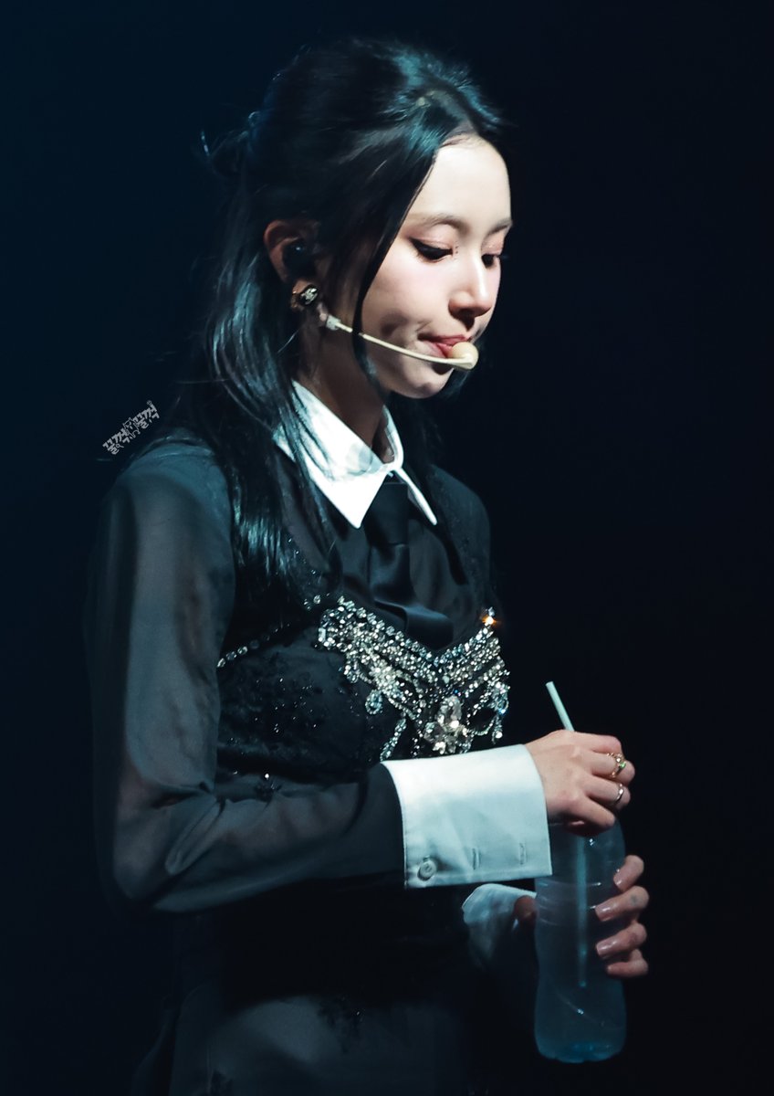 230908 LONDON 💦☆彡 #TWICE_5TH_WORLD_TOUR #READYTOBE