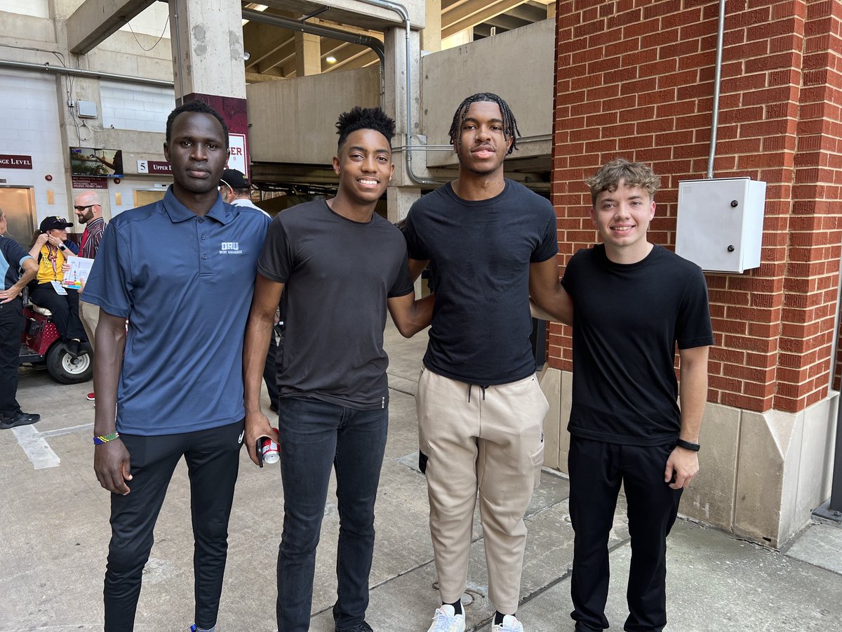 ⁦<a href="/ORUSportMgmt/">ORUSportManagement</a>⁩ majors working the OU - SMU football game #GoldenStandard