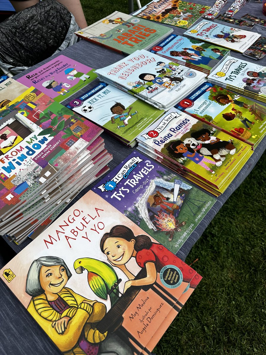 WayneWhiteNYSUT's tweet photo. @NYSUT is thrilled to be giving out books and book bags with school supplies at the Unite the City Back to School event Washington Park in Albany!
Let’s make this school year a memorable one! #ManyThreadsNYSUT @NYSUTStreasurer @MelindaJPerson @AFTunion @NEAToday https://t.co/sD7Cn4FIzn