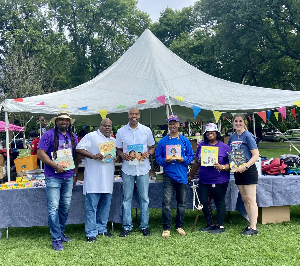 WayneWhiteNYSUT's tweet photo. @NYSUT is thrilled to be giving out books and book bags with school supplies at the Unite the City Back to School event Washington Park in Albany!
Let’s make this school year a memorable one! #ManyThreadsNYSUT @NYSUTStreasurer @MelindaJPerson @AFTunion @NEAToday https://t.co/sD7Cn4FIzn