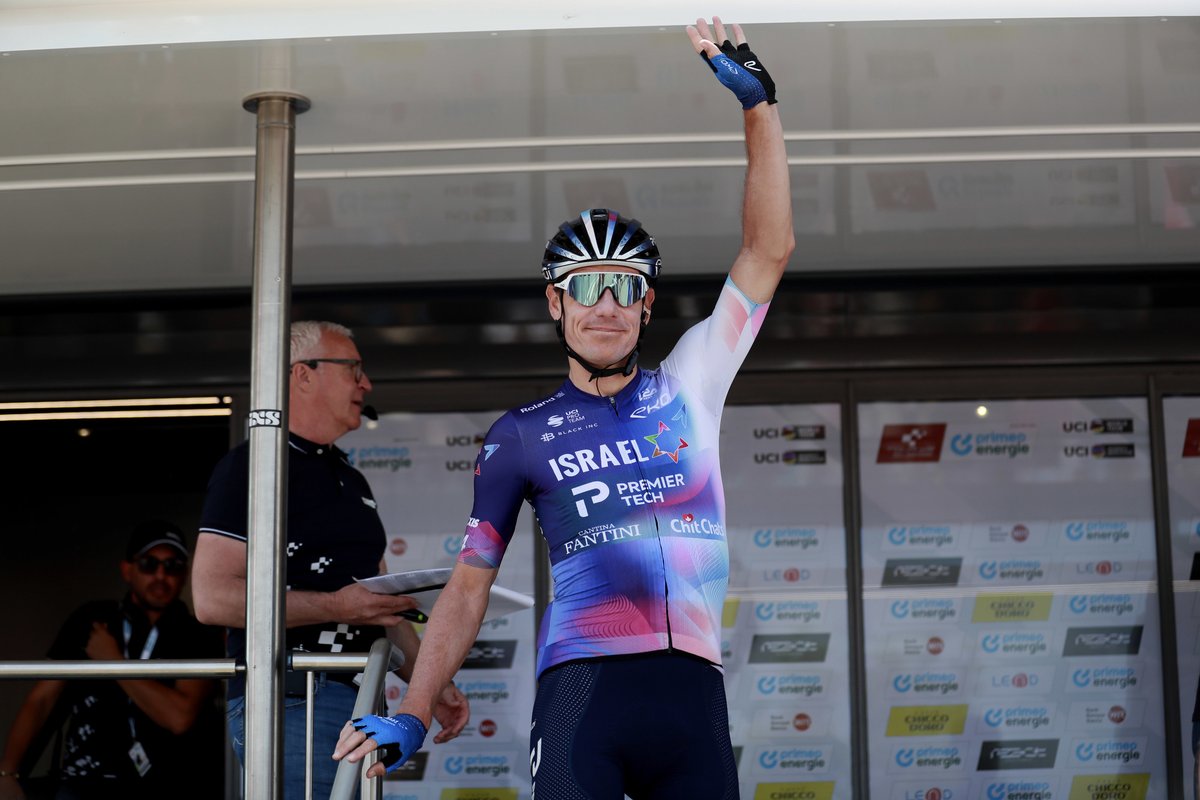 “𝘐 𝘸𝘰𝘶𝘭𝘥 𝘭𝘰𝘷𝘦 𝘵𝘰 𝘵𝘩𝘪𝘯𝘬 𝘵𝘩𝘢𝘵 𝘐'𝘷𝘦 𝘪𝘯𝘴𝘱𝘪𝘳𝘦𝘥 𝘱𝘦𝘰𝘱𝘭𝘦 𝘣𝘢𝘤𝘬 𝘩𝘰𝘮𝘦, 𝘬𝘪𝘥𝘴 𝘣𝘢𝘤𝘬 𝘩𝘰𝘮𝘦, 𝘈𝘧𝘳𝘪𝘤𝘢𝘯𝘴 𝘣𝘢𝘤𝘬 𝘩𝘰𝘮𝘦.”

When you look at the legacy <a href="/darylimpey/">Daryl Impey</a> is leaving in cycling, his words ring true. 

Tomorrow at <a href="/GPCQM/">GPCQM</a>,