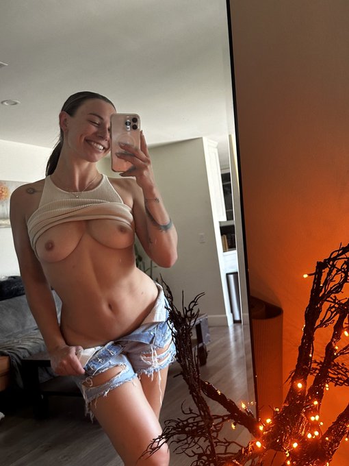 1 pic. LA is having the type of weather where clothes should be optional https://t.co/eJBAFNukaP