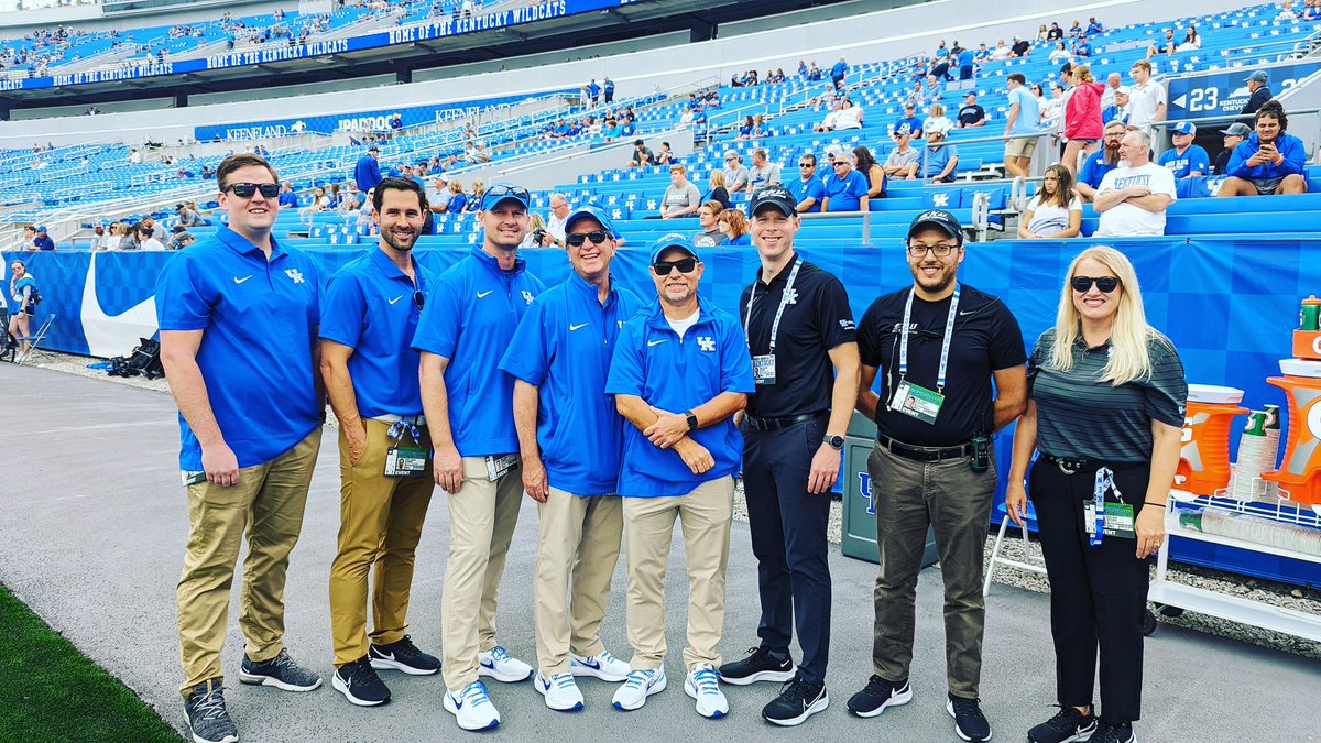 uk_ortho's tweet image. The best in LEX! 
Our @uk_ortho physicians are ready for the @ukfootball vs @eku_football game🏈 
#Ukhc #sportsmedicine #teamdocs #CollegeFootball #wildcats #eku
