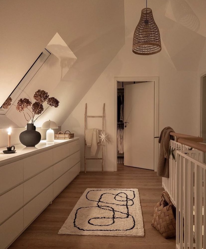 Ahşap ve açlık tonlar.