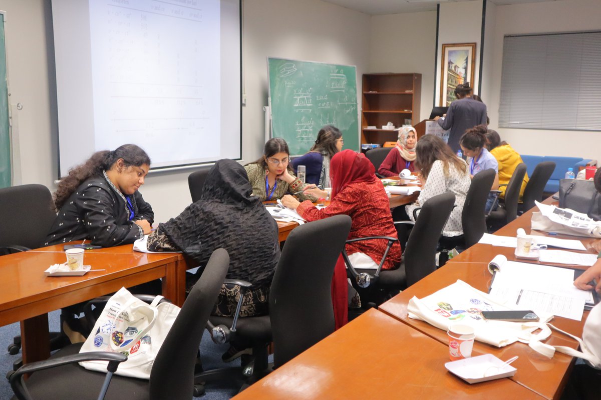 lab_tariq's tweet photo. Highlights: @DrMohdTariq and @ShahzadZaigham teaching #HowtoteachGenetics
Best part of workshop was our students chaperoned participants and helped them learn genetic problems that ranged from simple genetic crosses to complex genetic maps. A big thanks to each one of them. https://t.co/B6qefXVQN6
