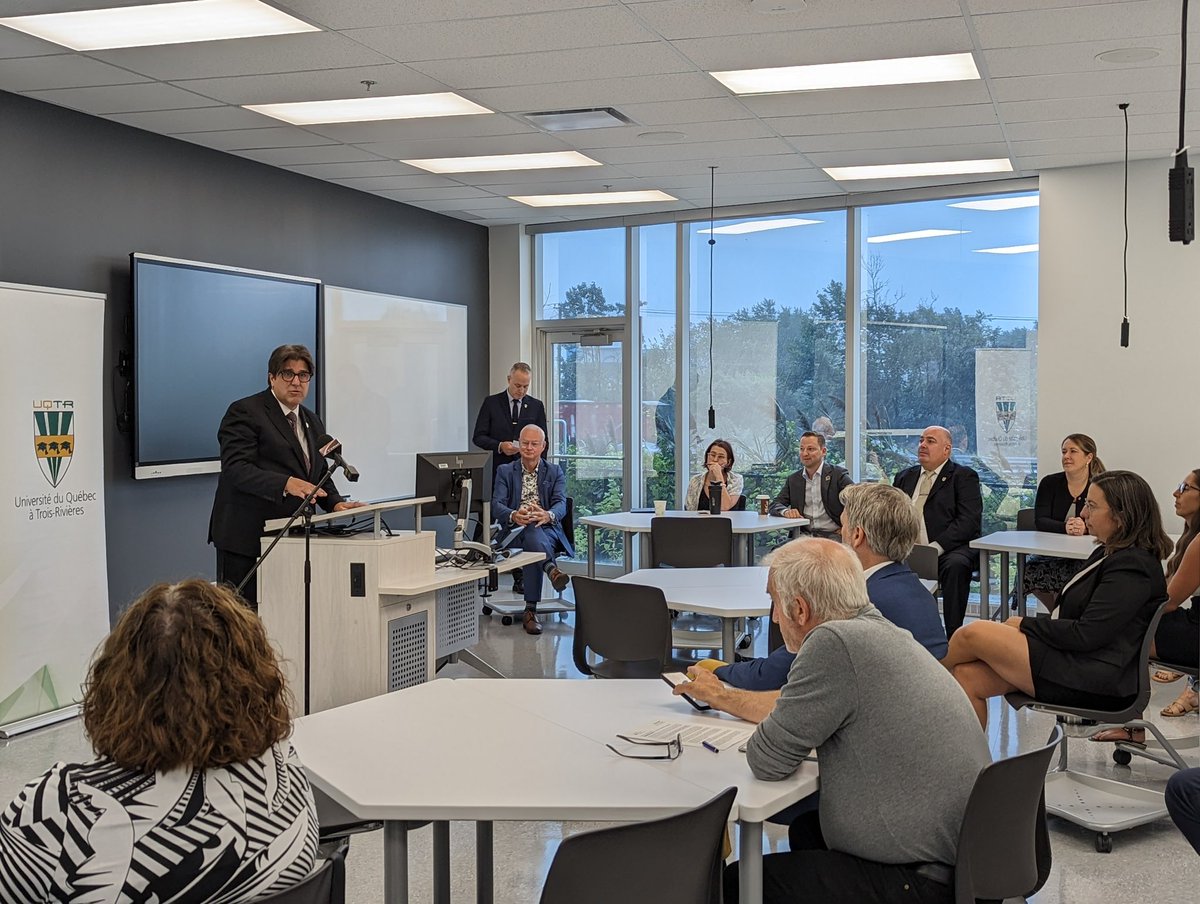 MathieuTraversy's tweet photo. Inauguration du Campus de Terrebonne de l’@UQTR. La prochaine phase? Le quartier universitaire! Nos générations futures méritent de pouvoir vivre, travailler et étudier dans leur région et nous poursuivons le travail avec nos partenaires pour y parvenir! #polmun #polqc #assnat https://t.co/ZMlK9DTpXb