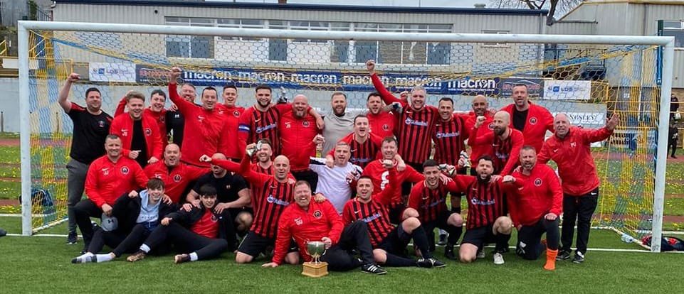 TynewyddFC's tweet photo. About time we tweet again. 

Since our last tweet, we won the cup as huge underdogs against an unbeaten team, been on 3 stag do’s and sunk millions of pints 

Now the new season is upon us and we’re currently unbeaten and top of the league. This club ❤️🍻

#UpTheInn https://t.co/V51UG77dbG