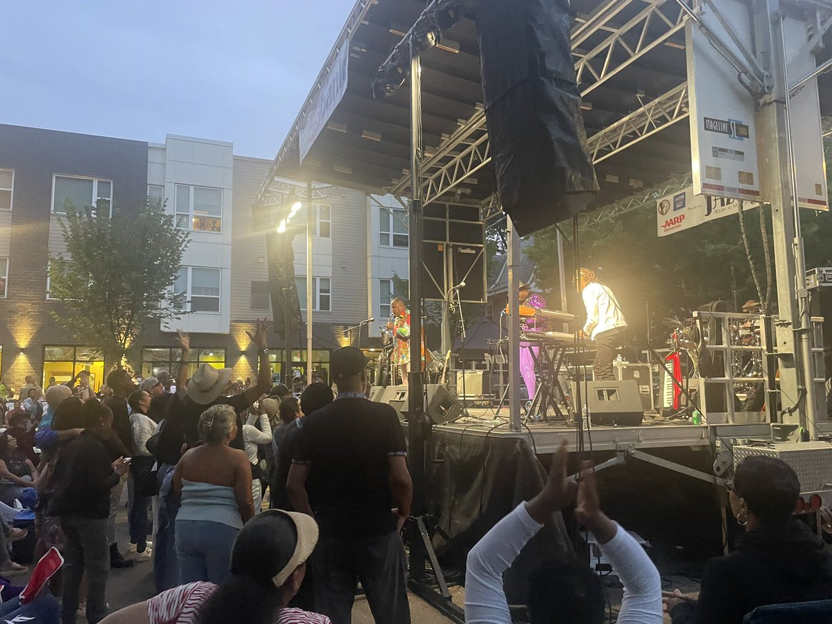 melvincarter3's tweet photo. If you’re not at the #SelbyAveJazzFest right now, you’re absolutely missing out! #ThereOrSquare #MySaintPaul https://t.co/8Zwj1Tl254