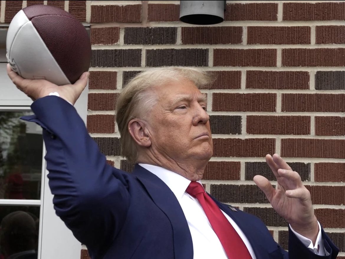 RonFilipkowski's tweet photo. The word around Mar-a-Lago is that he would’ve made the football team and been the starting QB at Penn, then went on to an illustrious career in the NFL, if it hadn’t been for those pesky bone spurs that tragically prevented him from serving his country. https://t.co/L3kezfhzmA