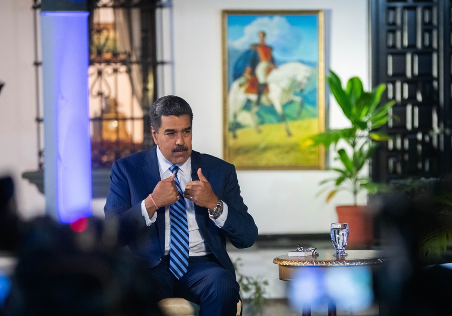 #AlMomento🔴| En entrevista exclusiva a la Agencia de Noticias Xinhua, el Jefe de Estado <a href="/NicolasMaduro/">Nicolás Maduro</a> recalcó que al país se le aplicaron más de 950 sanciones ilegales. 

#ChinaYVenezuelaJuntas