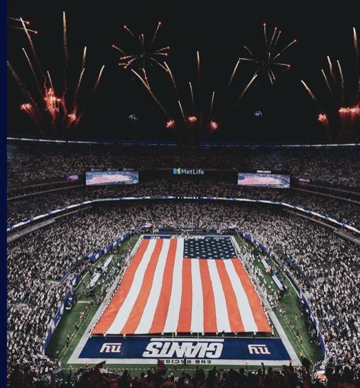 OnlineBigBlue1's tweet photo. Big Shout out to the @Giants! I will be helping unfurl the American Flag on the field in a special 9/11 Tribute ceremony before Sundays Game. As someone who was at ground zero on 9/11 this mean more than I can explain! #nygiants #begiants #togetherblue https://t.co/lS5KkjWfZg