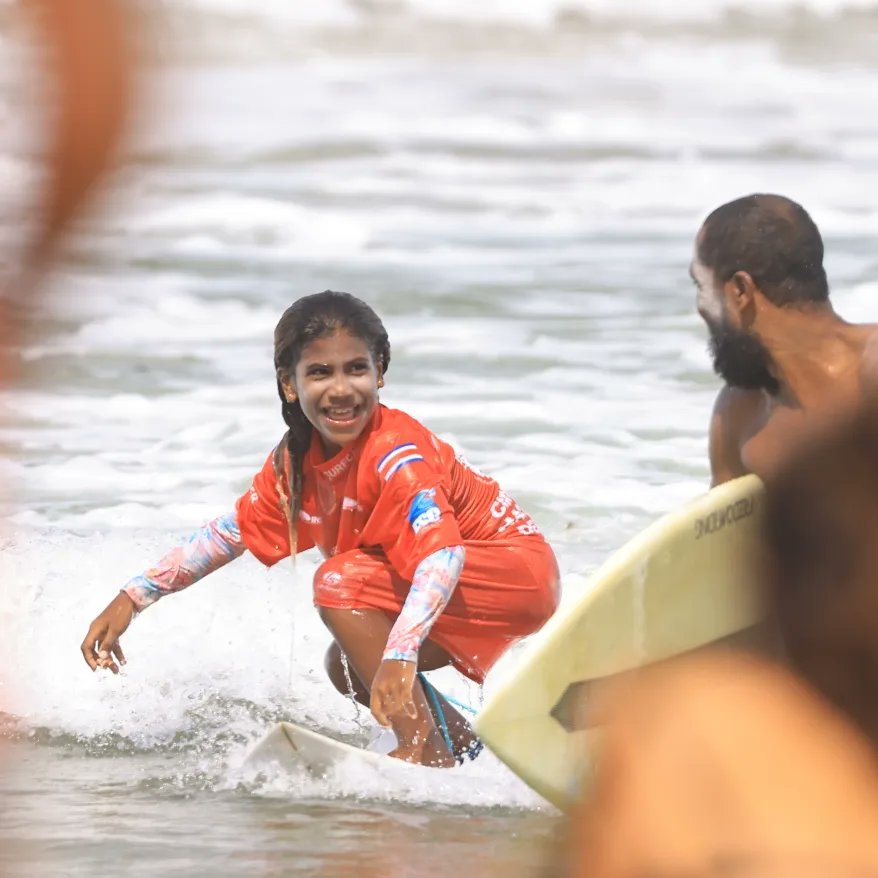 FedeSurfCR's tweet photo. Feliz Día a todos los niños que encuentran pasión y diversión en las olas 😊✨️

Les deseamos mucha felicidad en su día. https://t.co/1PRVmbbTHa