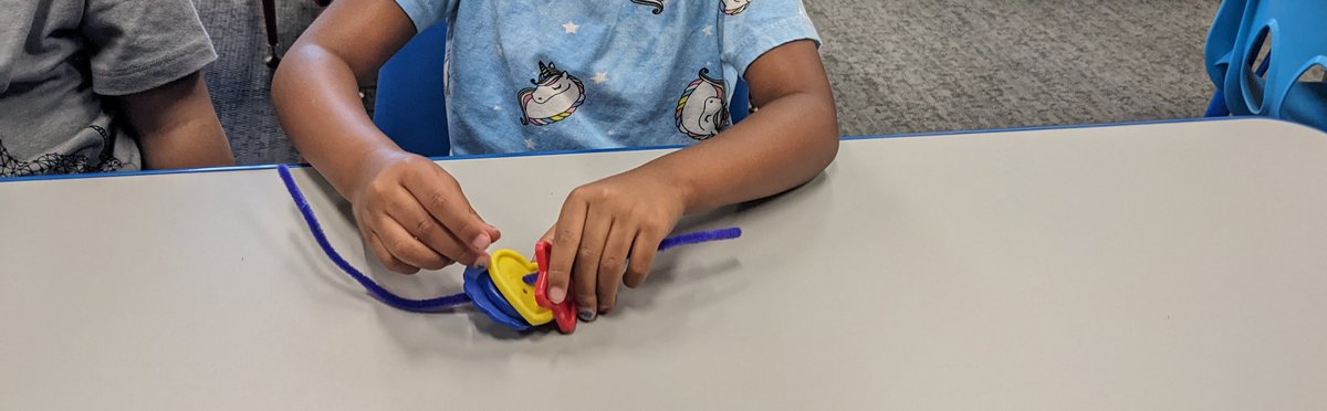 MrsPipkinsRoom's tweet photo. Pete The Cat  helped us through our first week of school. He ran all around the school, inspired our fine motor activity, helped us with color identification, and danced with us! What will happen next week @RossvilleElem !? #Prekwithpipkin https://t.co/QiAjjzFpKs