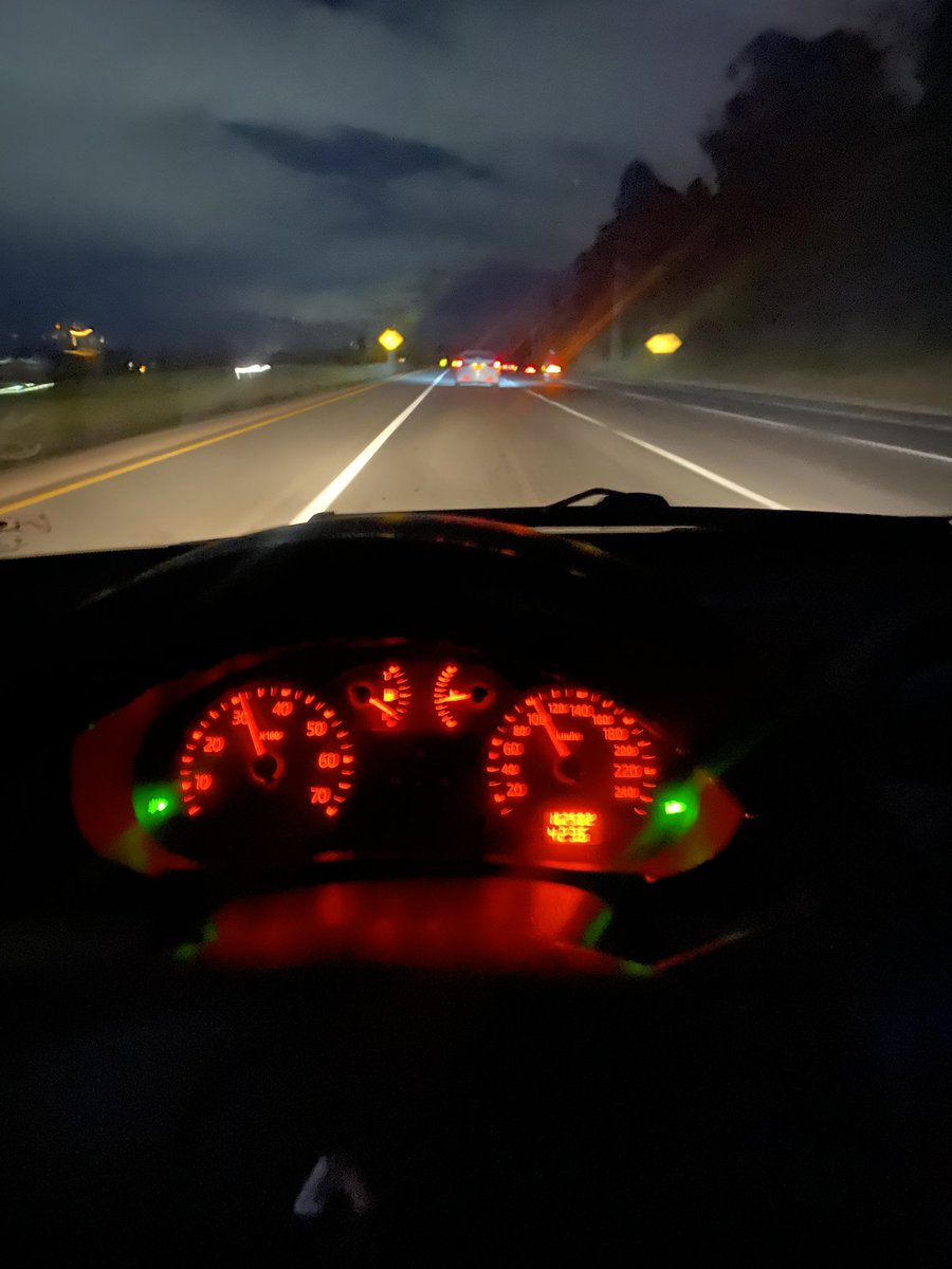 Pipefernandez06's tweet photo. Segunda cita no abra… pero ya sabe que es curvear a 120km/h. https://t.co/BsAqGlWrdO