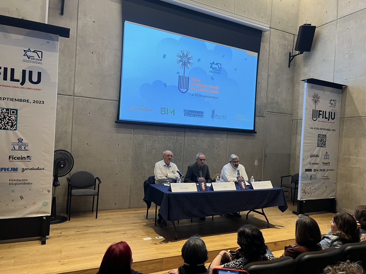 Escuchando y aprendiendo de 3 admirados maestros <a href="/macariomx/">Macario Schettino</a> <a href="/ezshabot/">Ezra Shabot</a> y <a href="/lrubiof/">Luis Rubio</a> en la presentación del libro “EN SUS MARCAS. MÉXICO HACIA 2024” de Luis Rubio, en la Feria Internacional del Libro Judío en <a href="/CDIJUM/">CDIJUM</a>