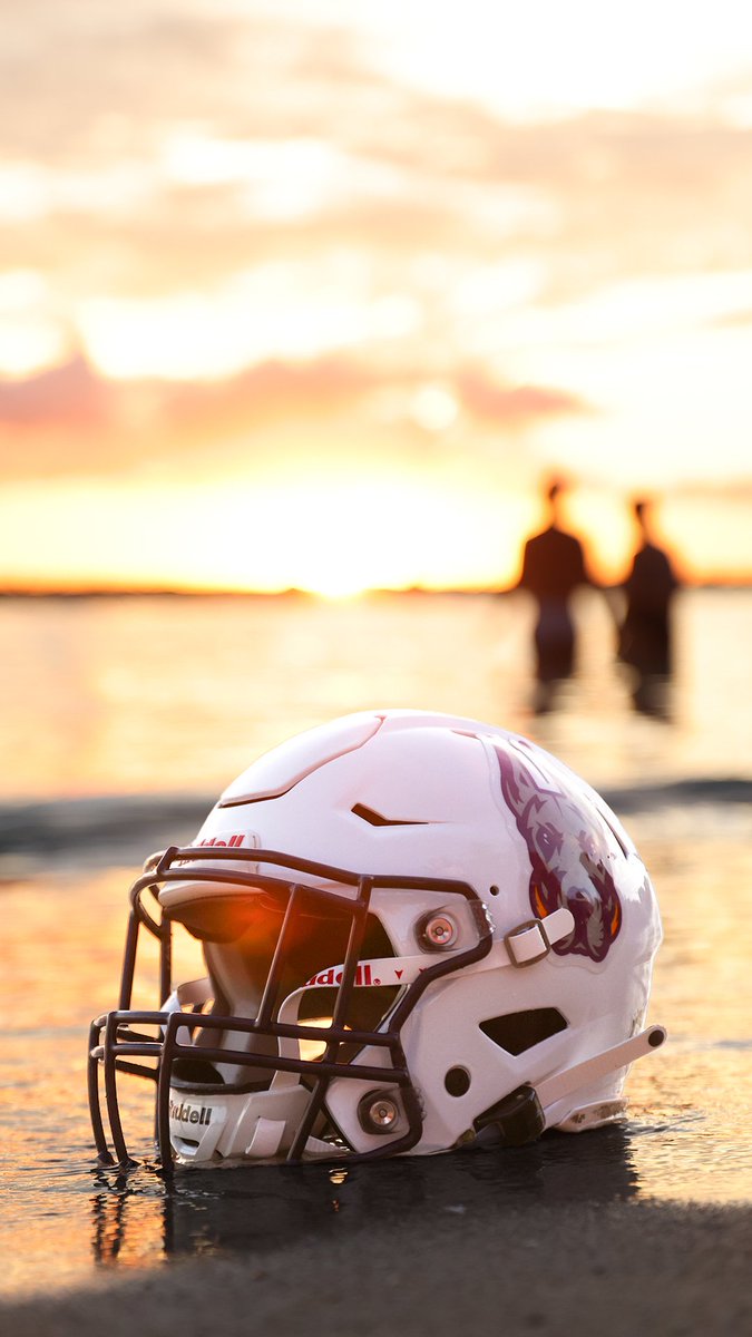 Travis_Wilson23's tweet photo. We have traveled 5,000 miles to play this game. We met a lot of UAlbany alums who call this wonderful island home. Now, let's get it done on the field @UAlbanyFootball #GoDanes https://t.co/vnK3R7KHQq