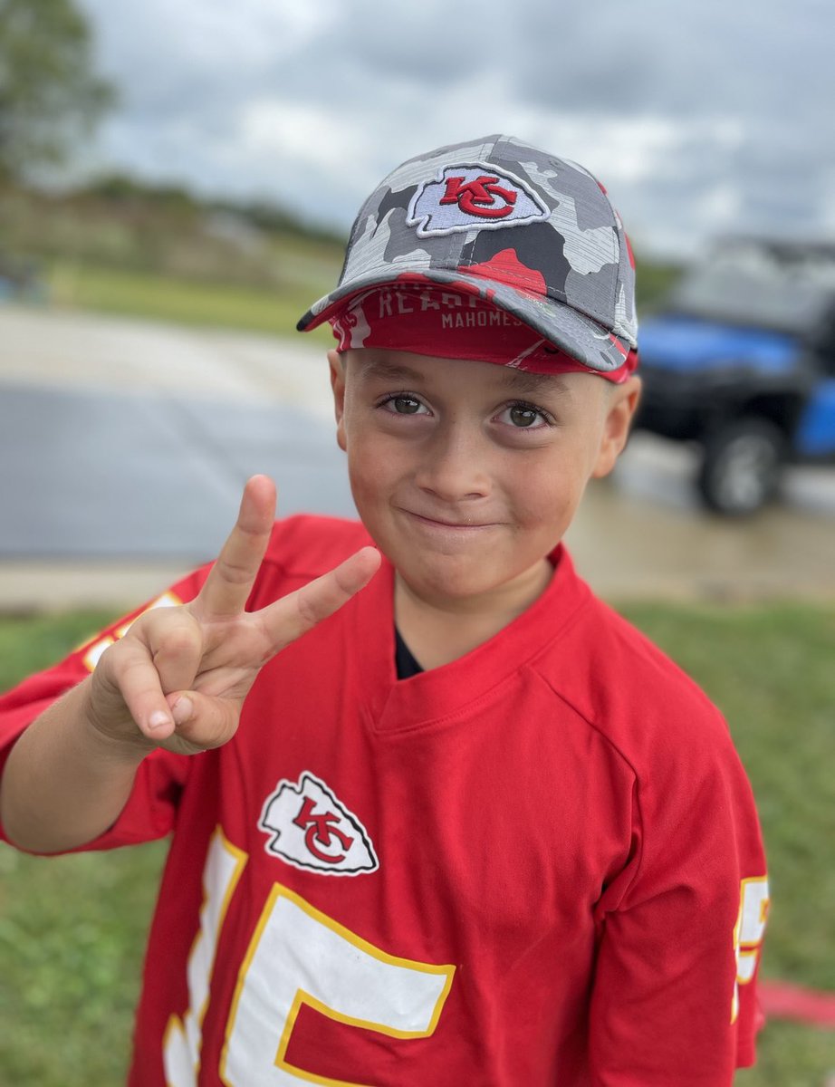 flavinamy's tweet photo. #ChiefsKingdom @PatrickMahomes @BrittanyLynne @tkelce 

One of P. Mahomes’ biggest fans is headed to Arrowhead for the 9-24 game… just one day before he turns 9 … it would mean the world to our BP if his Chiefs won for his birthday! Let’s GOOOOOOOOOOOOO! https://t.co/JaYph1JYGX